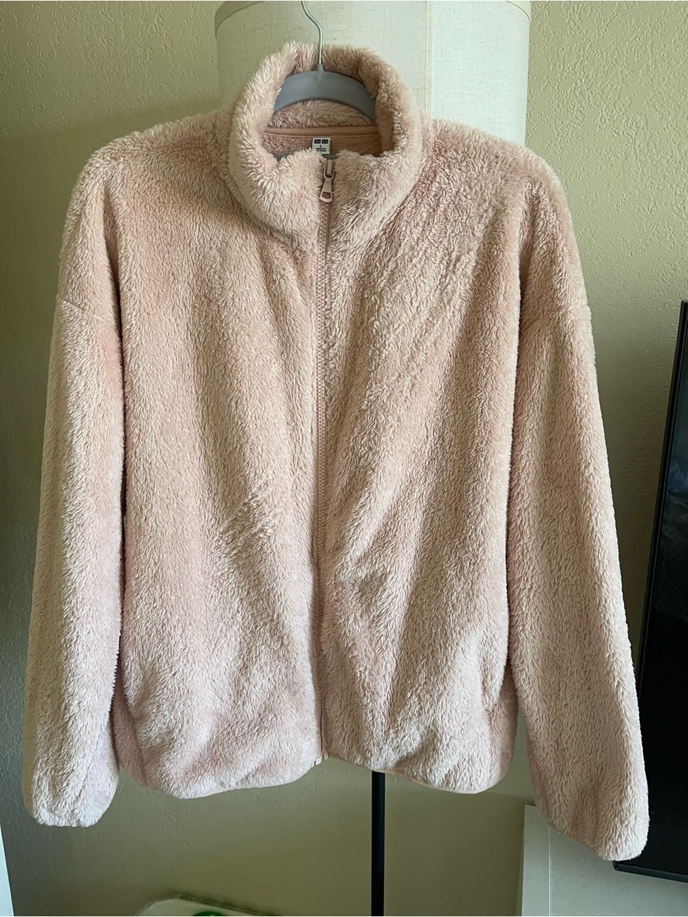 Uniqlo Plush Full-Zip Jacket in Light Blush